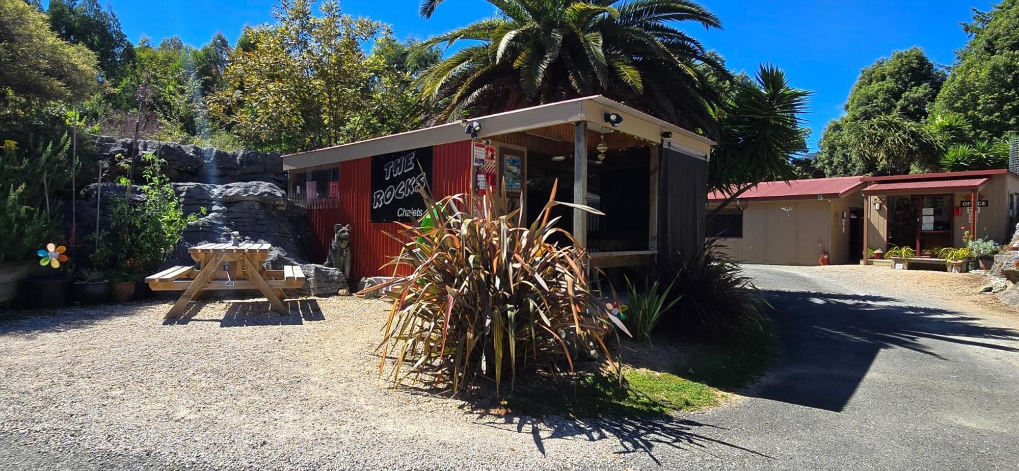 The Rocks 3* Takaka