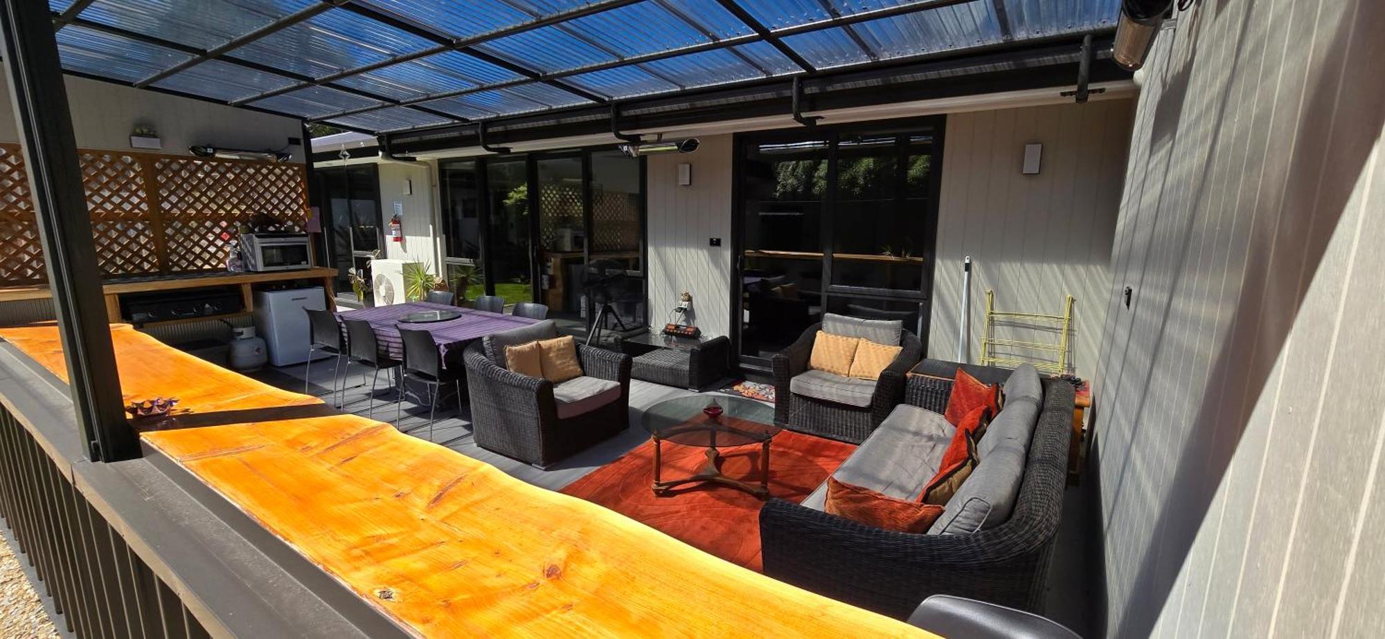The Rocks 3* Takaka